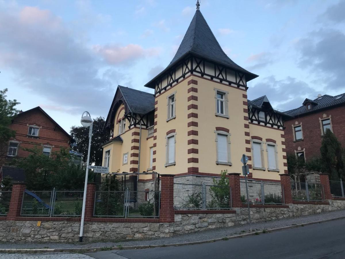 Schone Dachgeschosswohnung In Villa Mit Zentrumsnaher Lage Schleiz Exterior photo